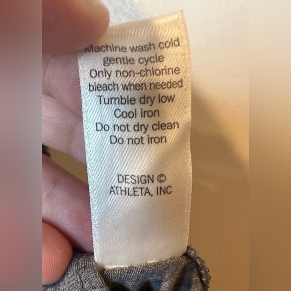 Athleta Women’s Essence Satin Mesh Tank Size Medium - Picture 5 of 8